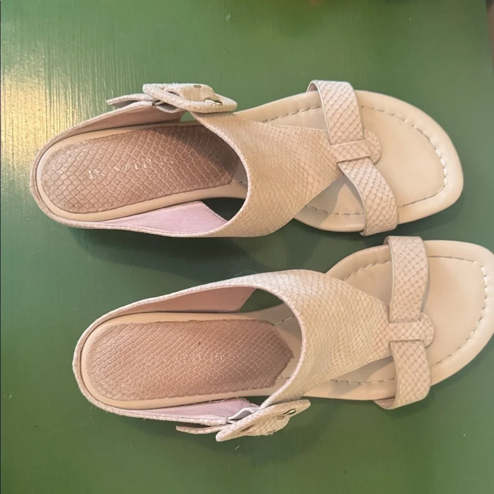 Donald Pliner Ofelia cream colored sandals